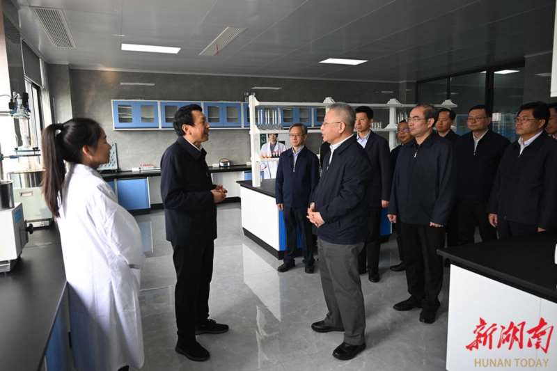 省委书记沈晓明来到张家界鸿燕新材料科技发展有限公司调研